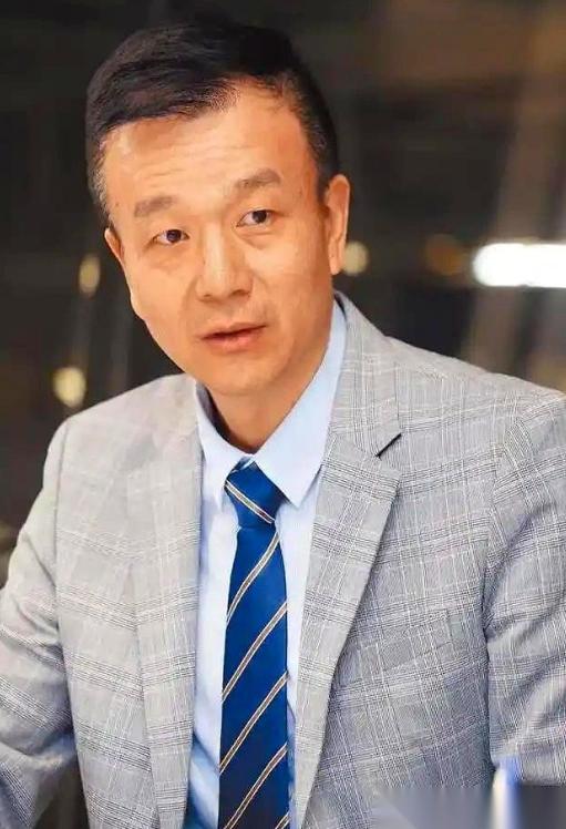 “解放军来了我第一个投降，因为我是中国人嘛。”这话出自搞笑担当于北辰之口，第