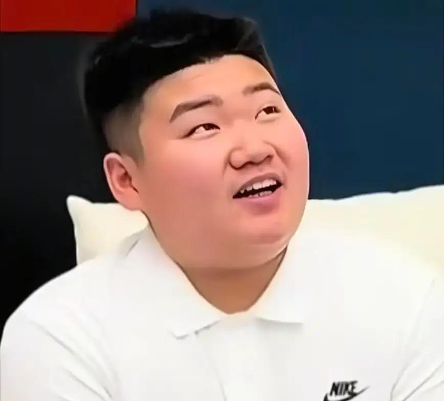 别再吹“炸裂式演技”了。真正顶级的表演，是让摄像机都找不到你。导演从300