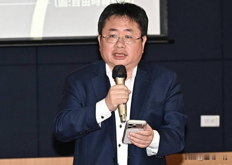 矢板明夫再次叫嚣“日本殖民有功”滞留台湾的日本人矢板明夫与民进党互相勾结，一