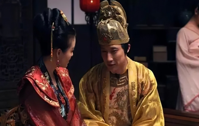 1581年，19岁的万历帝朱翊钧，去慈宁宫给太后请安，一时兴起将太后身边一个美艳