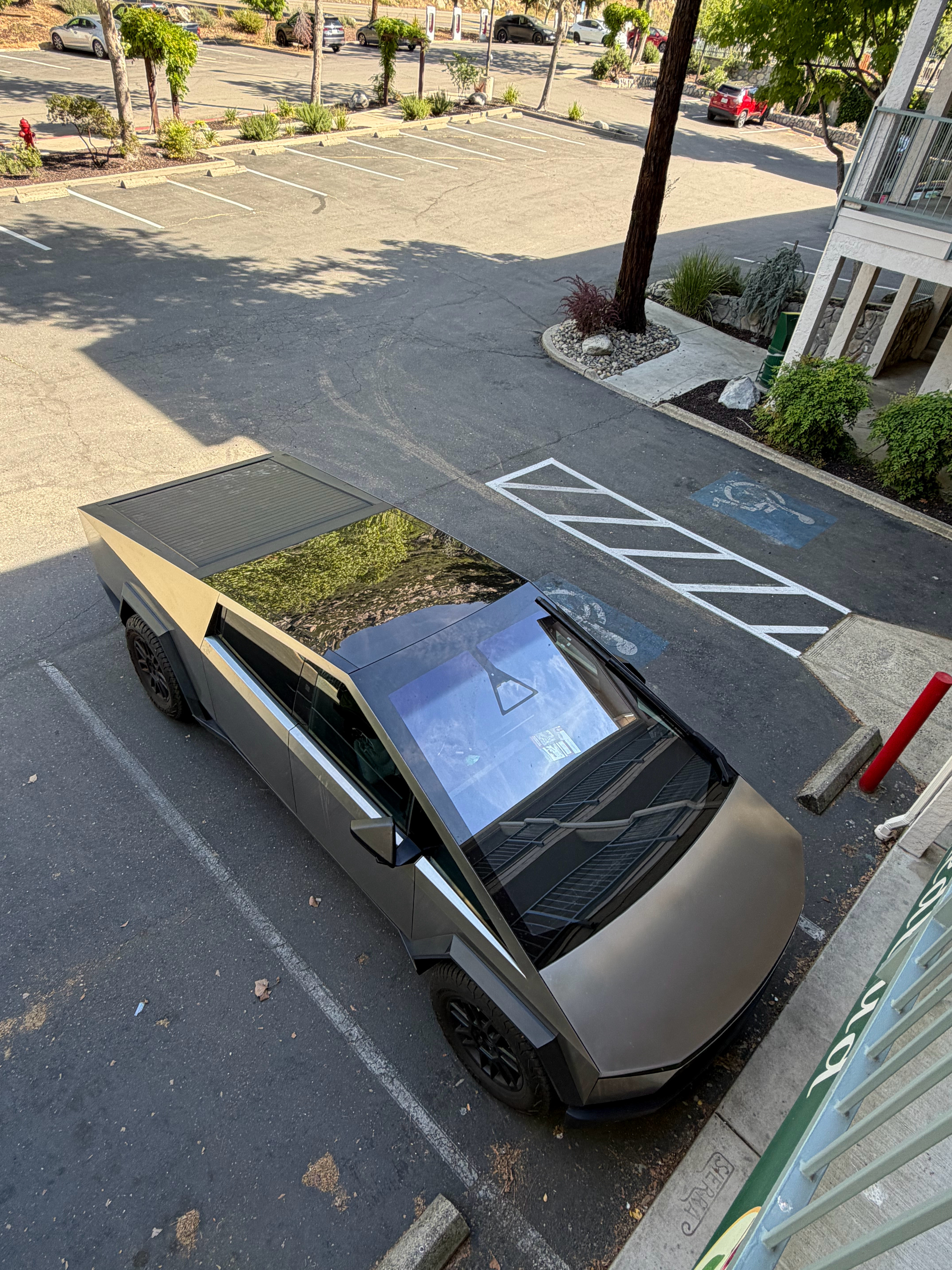 反正在加州用特斯拉是太方便了，来优胜美地门口也能充美国·优胜美地国家公园Yo