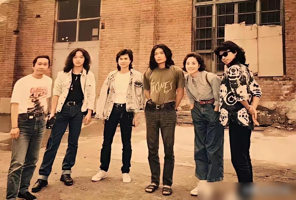 他当众怒骂丁武：你前女友设计睡了我，生孩子都是阴谋！2006年，窦唯突然发