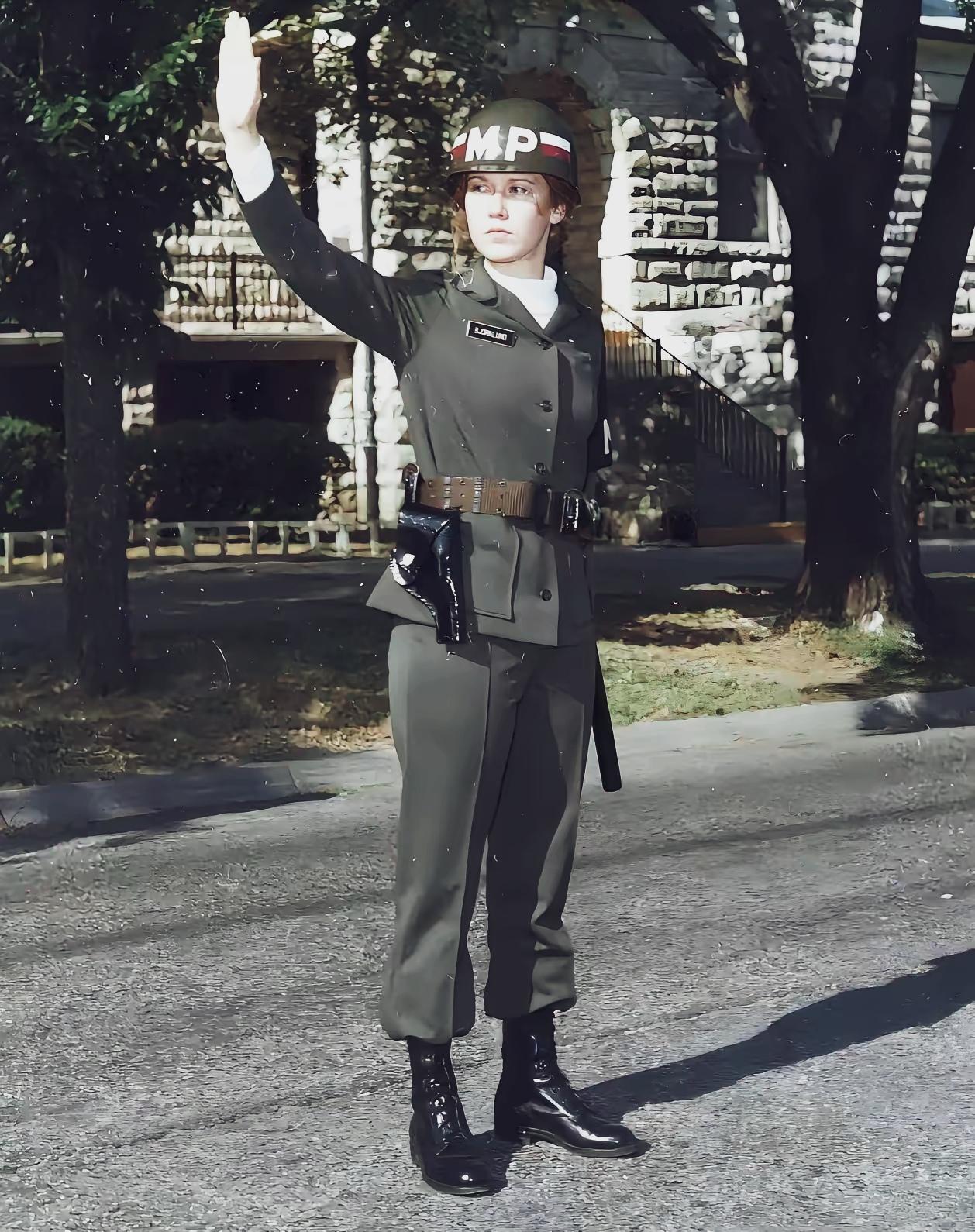 这是哪国的女兵这么威风凛凛…女兵帅爆了