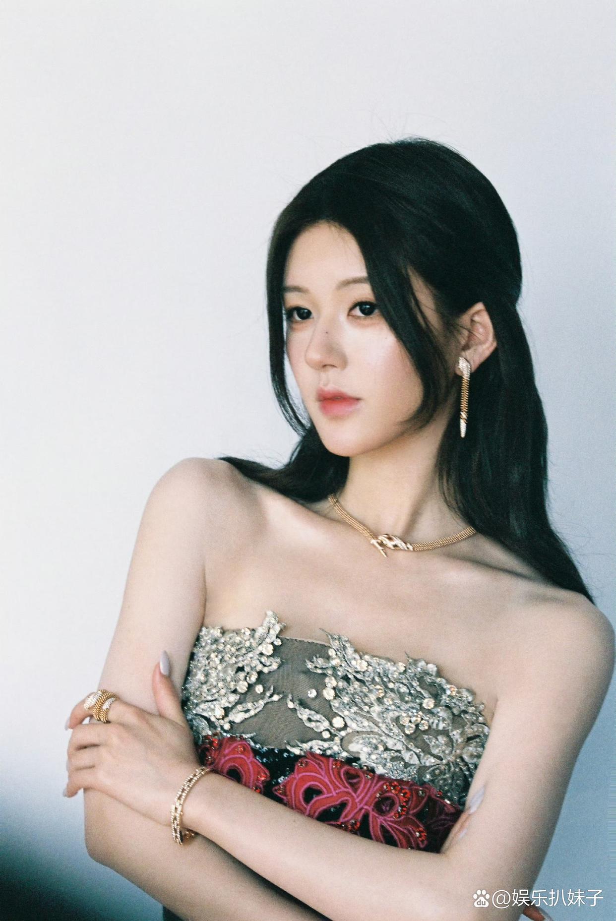 1.赵露思签约新公司后一直都没有接触新剧，粉丝难免会为此着急，但以她如今在圈内的