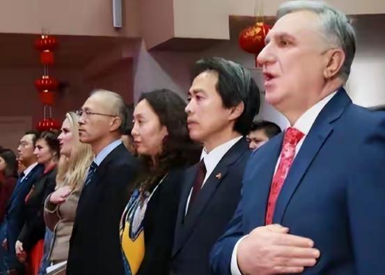 二毛家独立后，大量科学家被中国“接纳”。而这些科学家来到中国后，不少人第一个要求