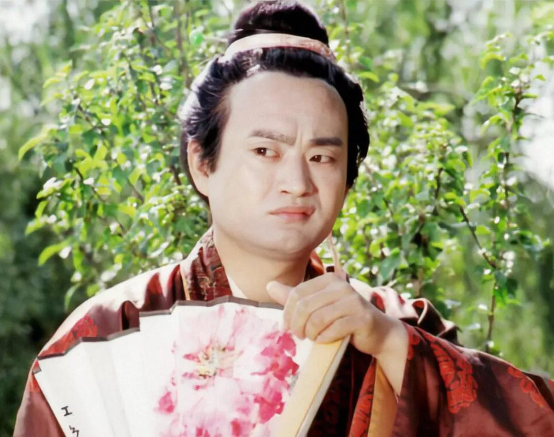 整部《红楼梦》，薛蟠几乎没怕过谁。当街打死人，花银子压住官司，带着买来的丫头大摇