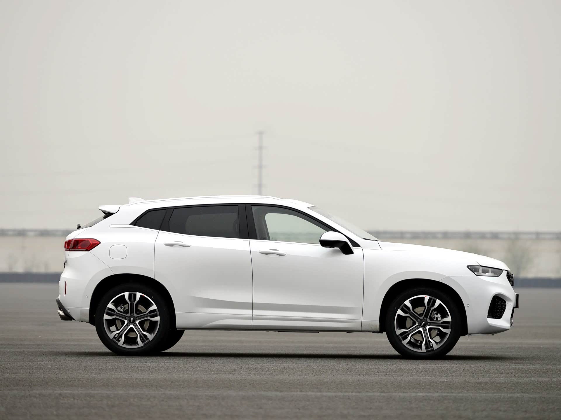 9年前WEY首款车型——VV7今天魏牌全新旗舰——V9X无论原创度还是设计水准，