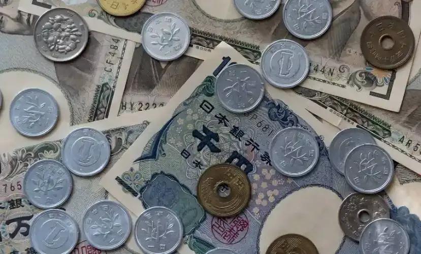 知道日本经济会崩，但崩盘加速，完全没想到这么快。日本离“50万一块面包”的日子不