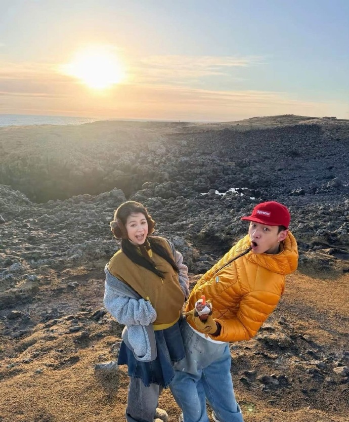 离婚98天，36岁李嘉格带25岁小男友去冰岛庆生了。一起过生日，两人差11