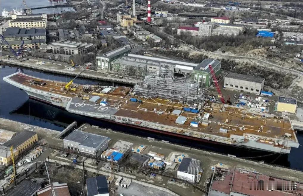 我们可能见证俄罗斯仅有的一艘航母“库兹涅佐夫号”退出历史舞台，根据俄罗斯《消息报