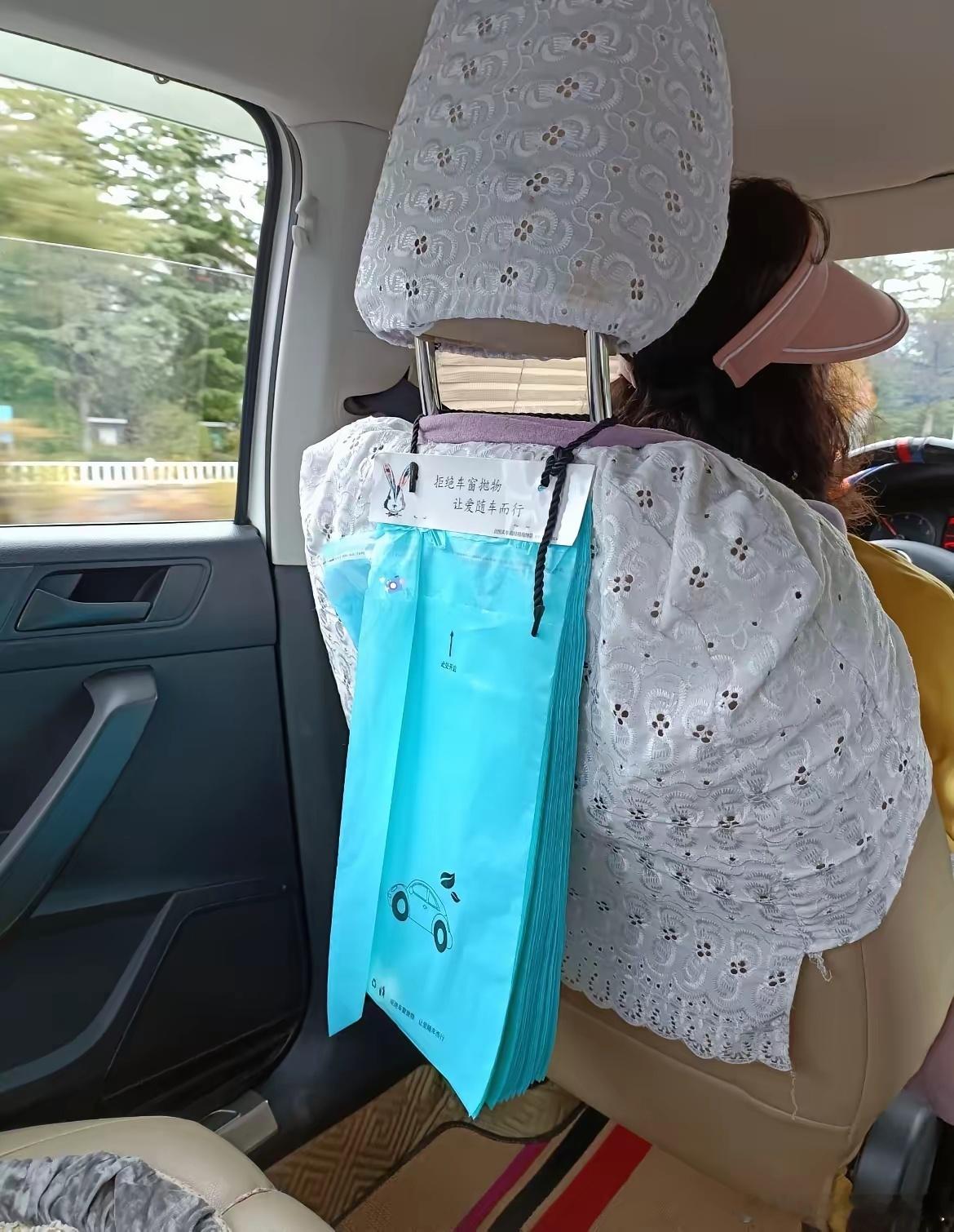 自己开惯了油车，就算飙到120、130码也稳得很。可昨天打了辆十万出头的新能源车