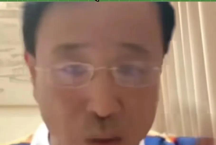 郭晓小加入德云社，很多人不高兴。而且他的大师哥肯定不高兴。去年侯耀华公开质疑贾仑
