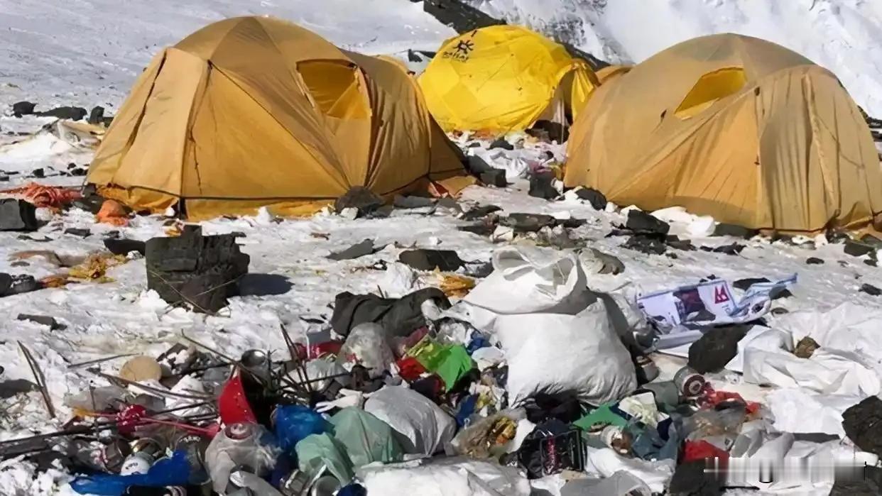 这哪是治垃圾，分明是借着环保的幌子抢钱！尼泊尔刚刚官宣，搞了十多年的珠峰垃圾押金