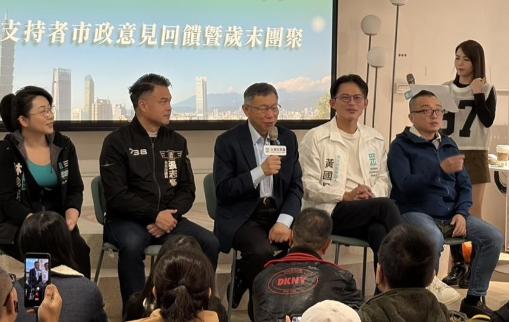 柯文哲：算了，装累了 18日柯文哲在白营内部活动上可谓火力全开，目标全是对准