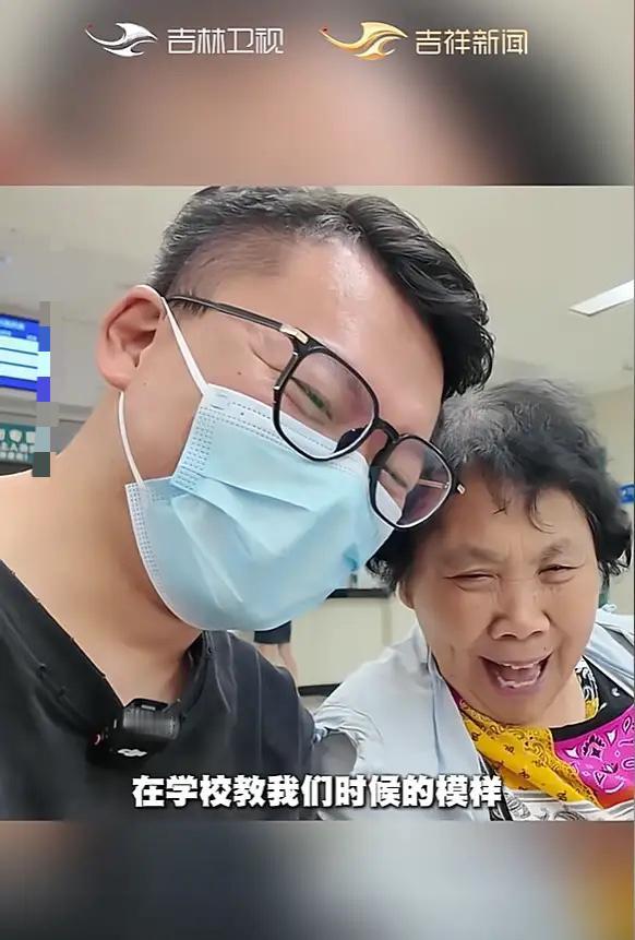 火到央视了！江苏，医生工作时，突然看到80岁的高中班主任孤零零的坐在候诊区，身边