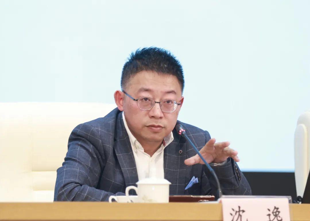 美国靠不住了。日韩慌了。中国强了。两国几十年来一直跟在美国屁股后面。以为