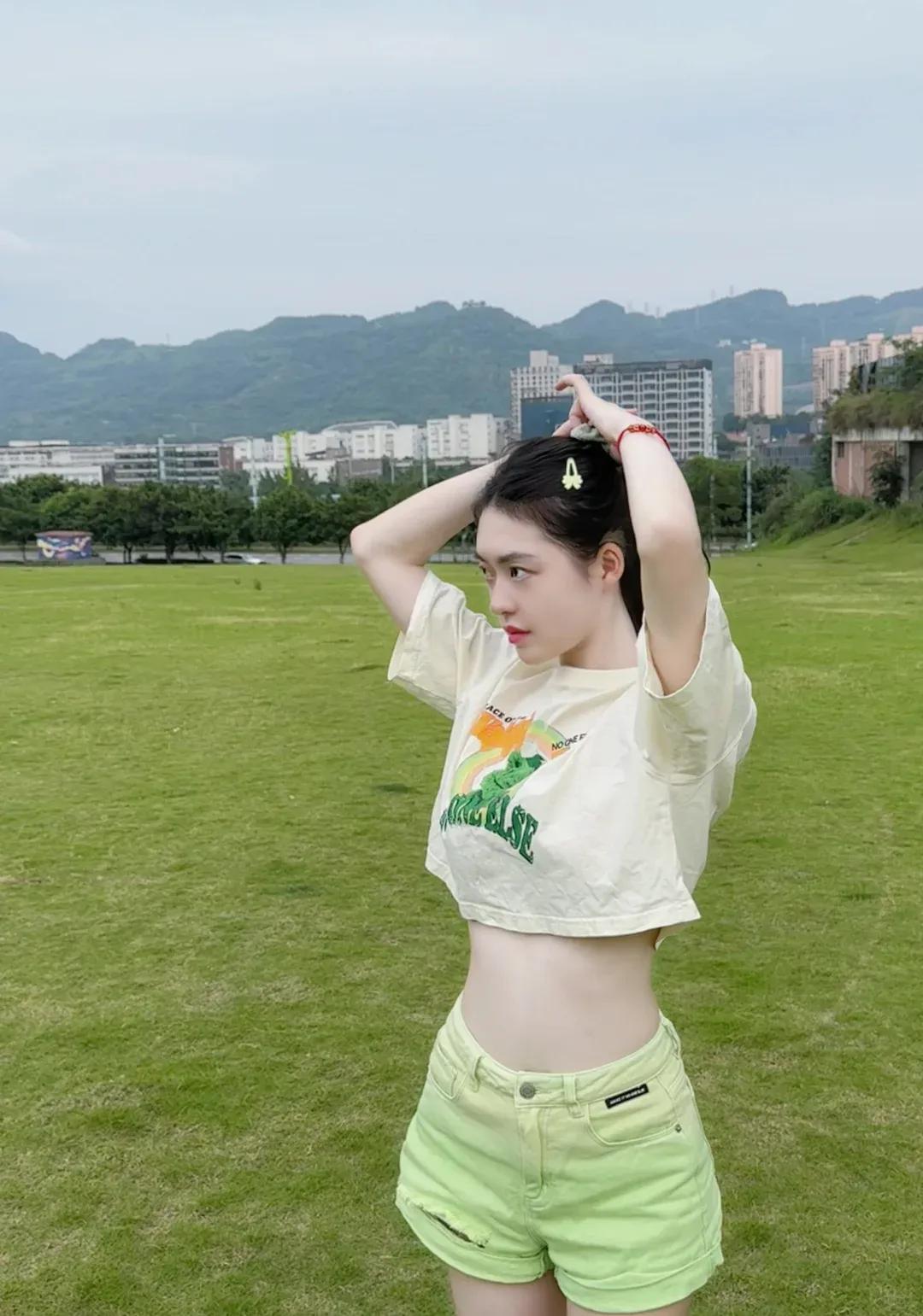 如果她是你女朋友她生气了你愿意花多少钱/多少精力去哄？她生气了，嘟着嘴