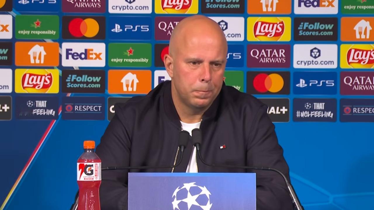 【不上萨拉赫？这很艰难】巴黎2-0完胜利物浦，斯洛特赛后解释将萨拉赫按在替补席的