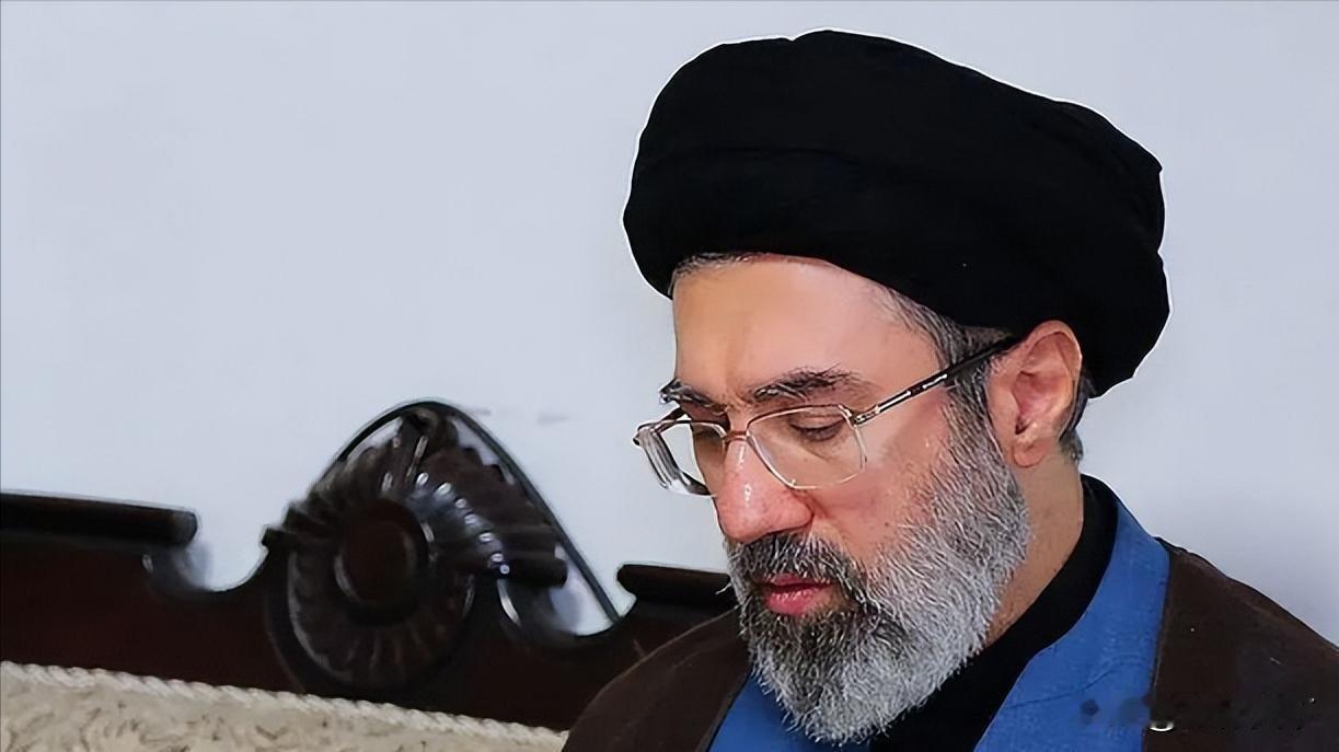 神权帝国崩塌！伊朗新最高领袖被曝“无意识”，革命卫队已掌控大局来源:星河渡客