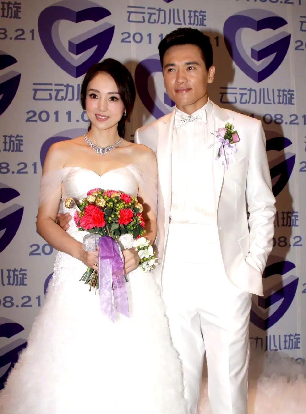 董璇与前夫高云翔的婚礼，那么的男才女貌，可惜了！不过来参加婚礼的李小璐与贾乃亮，