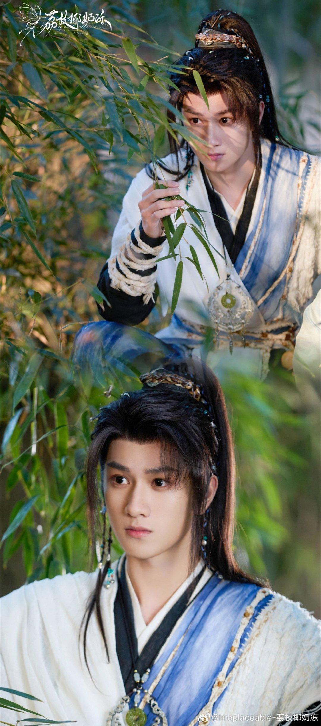 敖子逸你在笑啥红毯上镜头扫到他时，嘴角还带着笑意！是刚和工作人员聊了好玩的，还