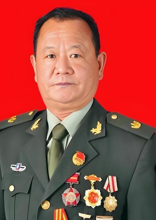16岁立下一等功，退伍后却两次下岗，妻子以离婚逼他去找组织要工作，他宁肯妻离子