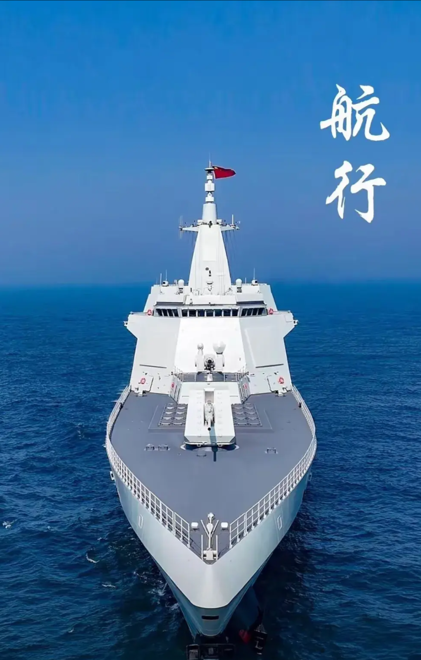 所谓舰艇全封闭，就是类似055万吨大驱这样的，舰楼到舰尾都是整体一块。不像以前