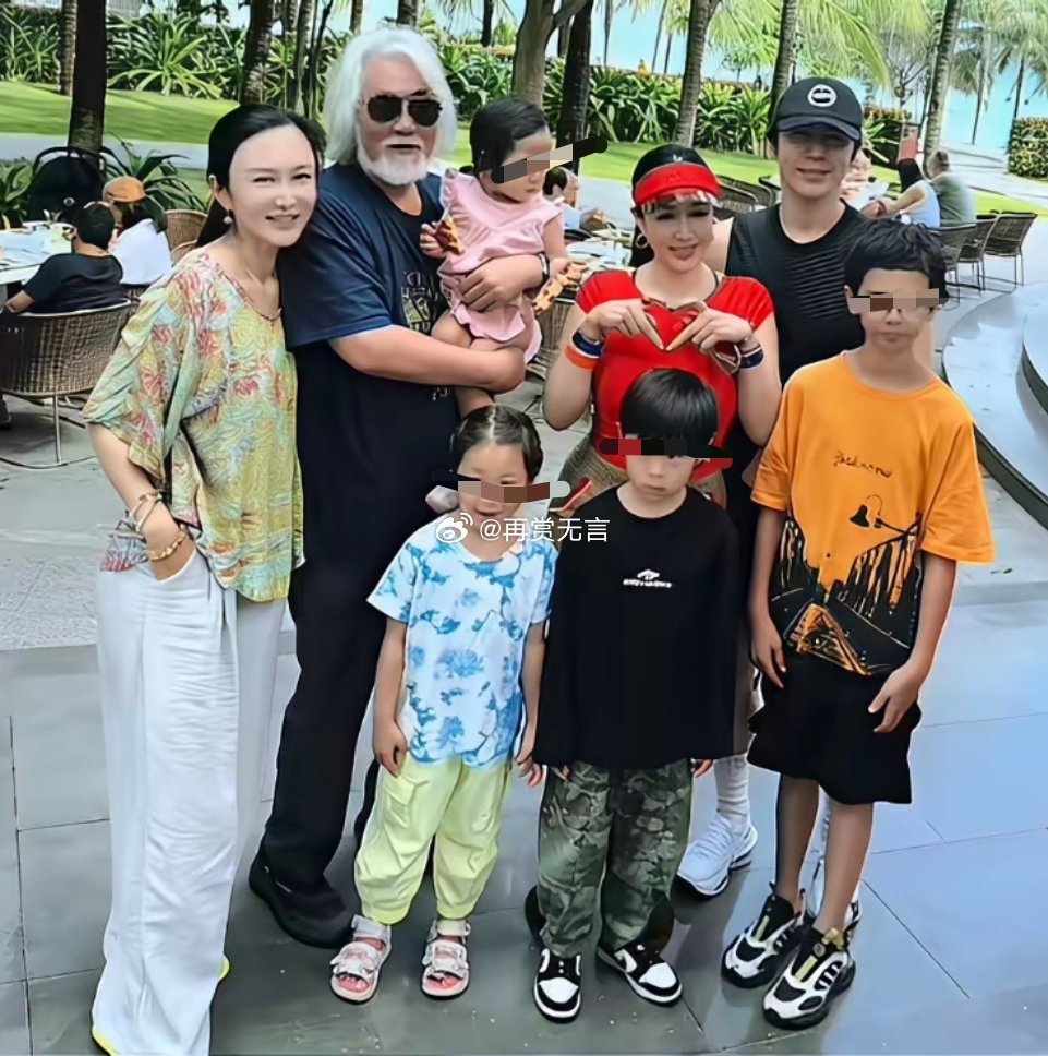 钟丽缇张纪中，一个是老牛吃嫩草，一个是老草吃小牛的碰在一起了，在交流经验。