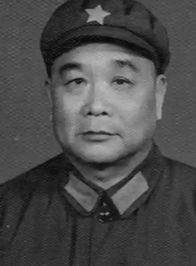 1950年，恩施分区司令员王定烈乘车去剿匪，途中得知参谋在出发前打了电话，感觉不