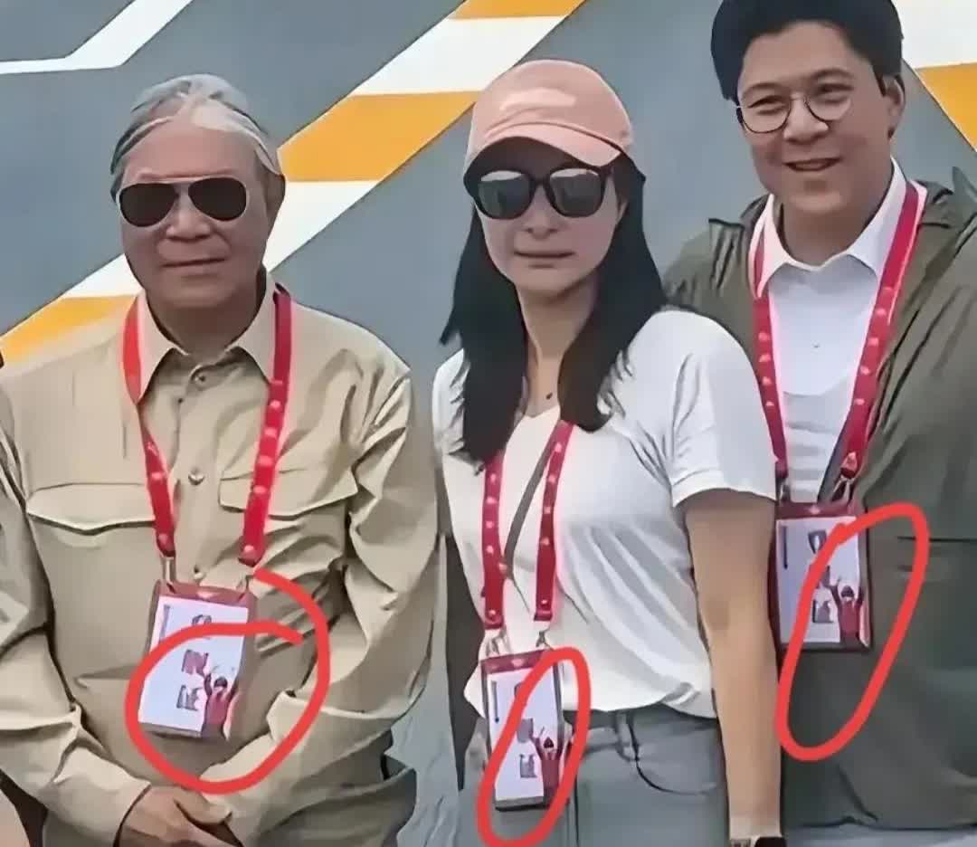 快100岁的李嘉诚又要失眠了，这次不是因为没上世界首富榜，而是霍震霆让他嫉妒。霍