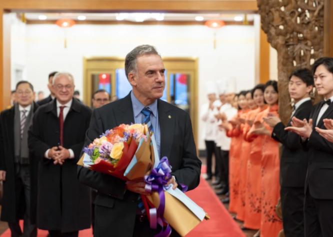 2月3日，乌拉圭总统奥尔西在访华的第3天，在社交媒体上发表了一篇小作文，他说：“