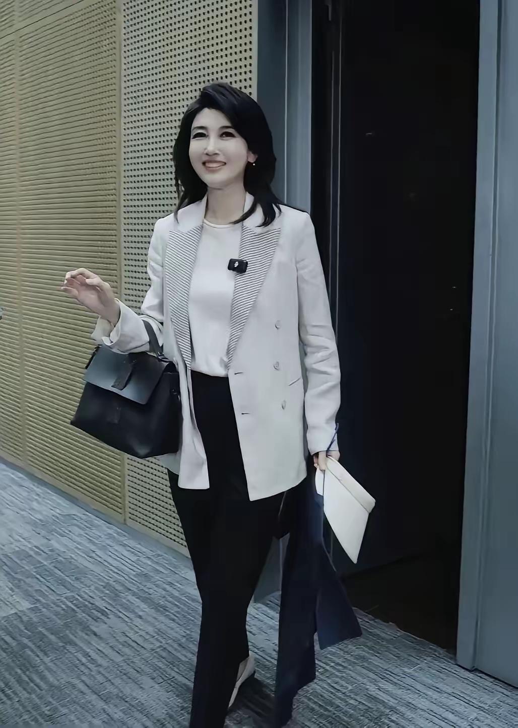 周涛、刘芳菲、李红，她们三位著名的名嘴，究竟谁是第一名美呢？