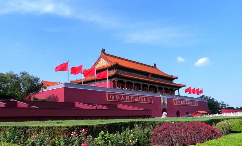 新中国最初拟定的国号，不叫中华人民共和国，而是"中华人民民主共和国"。名字里头
