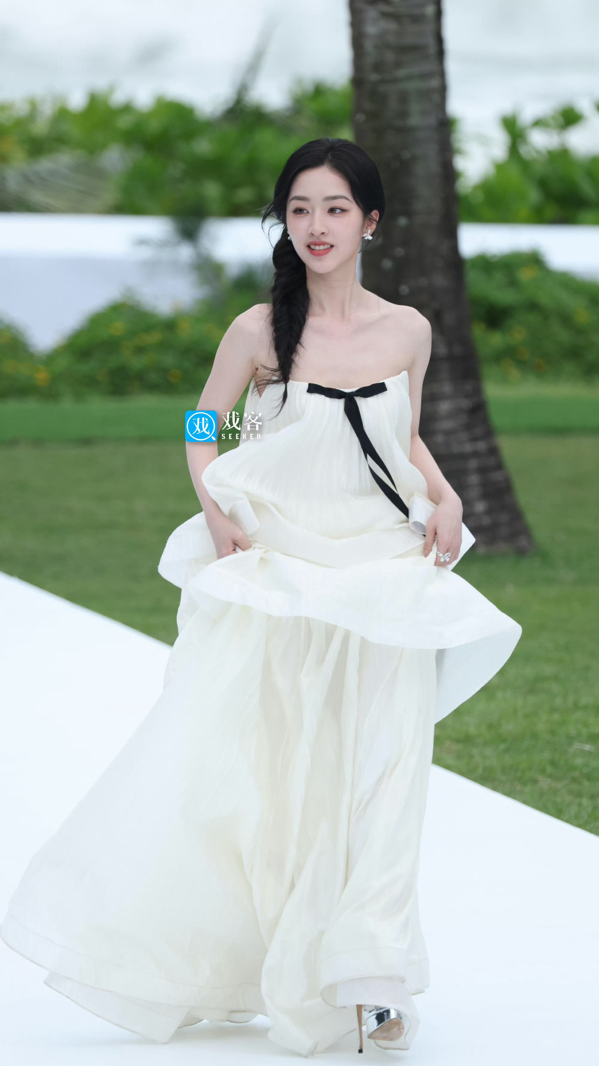 感觉在她脸上看到好几个明星的样子，但又说不出来像谁​​​