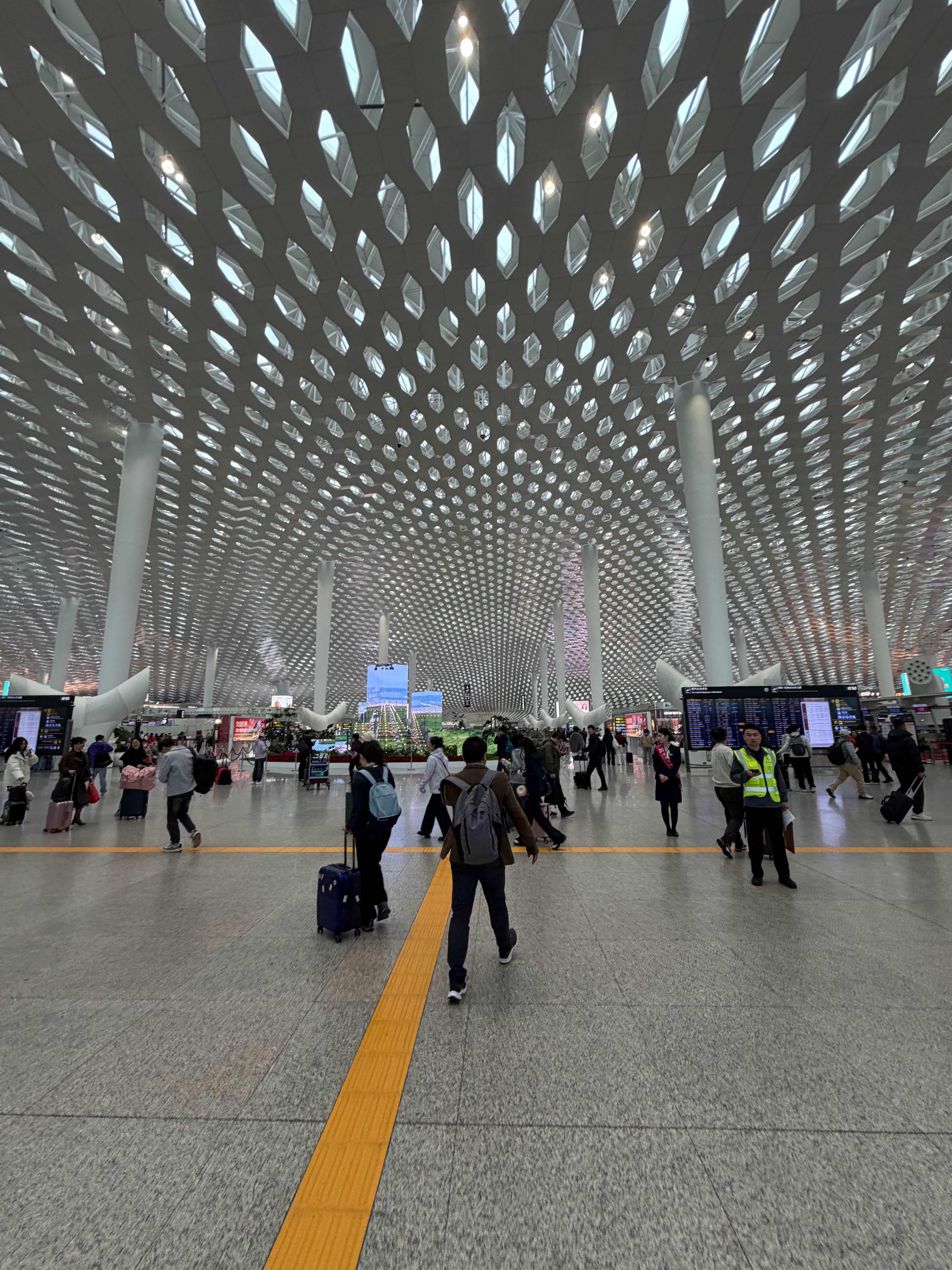 给我看麻了，深圳机场的天花板装修深圳·深圳宝安国际机场