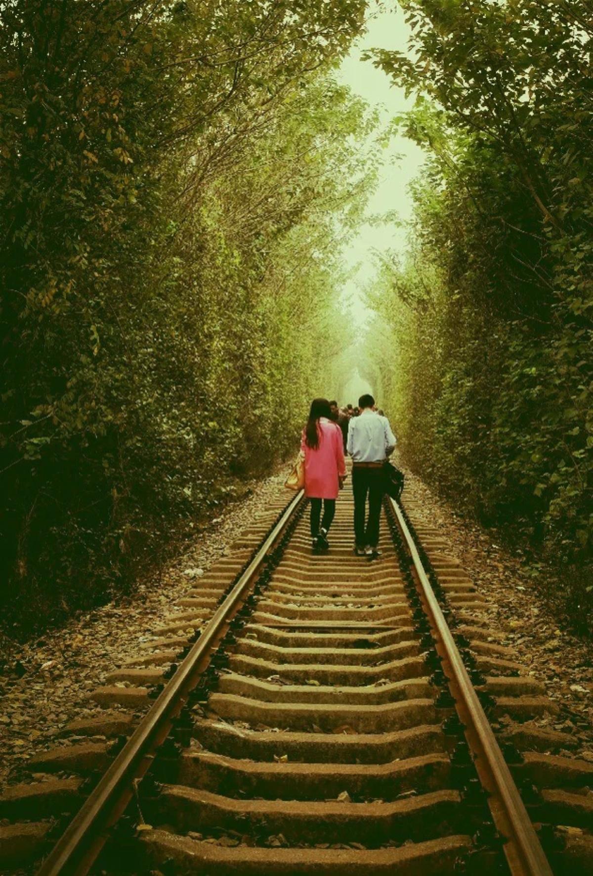 一对相恋八年的情侣马上就要步入婚姻殿堂了可就在结婚前两个月，悲剧突然发生。