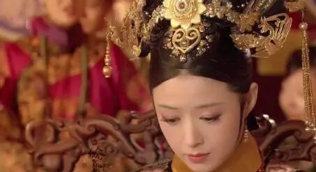 雍正十三年，公元1735年，雍正帝在圆明园猝然驾崩。临终遗雍正十三年，公元1735年，雍正帝在圆明园