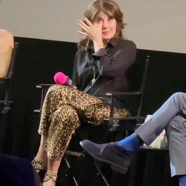 52岁莱温斯基久违现身，回忆和克林顿的往事，泪流满面！近日，莱温斯基罕见久违的出