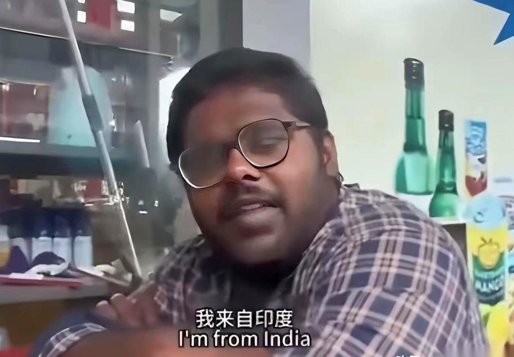 最近在海外社交平台上，一个在华求学的印度留学生火了。他对着镜头没什么铺垫，直接撂
