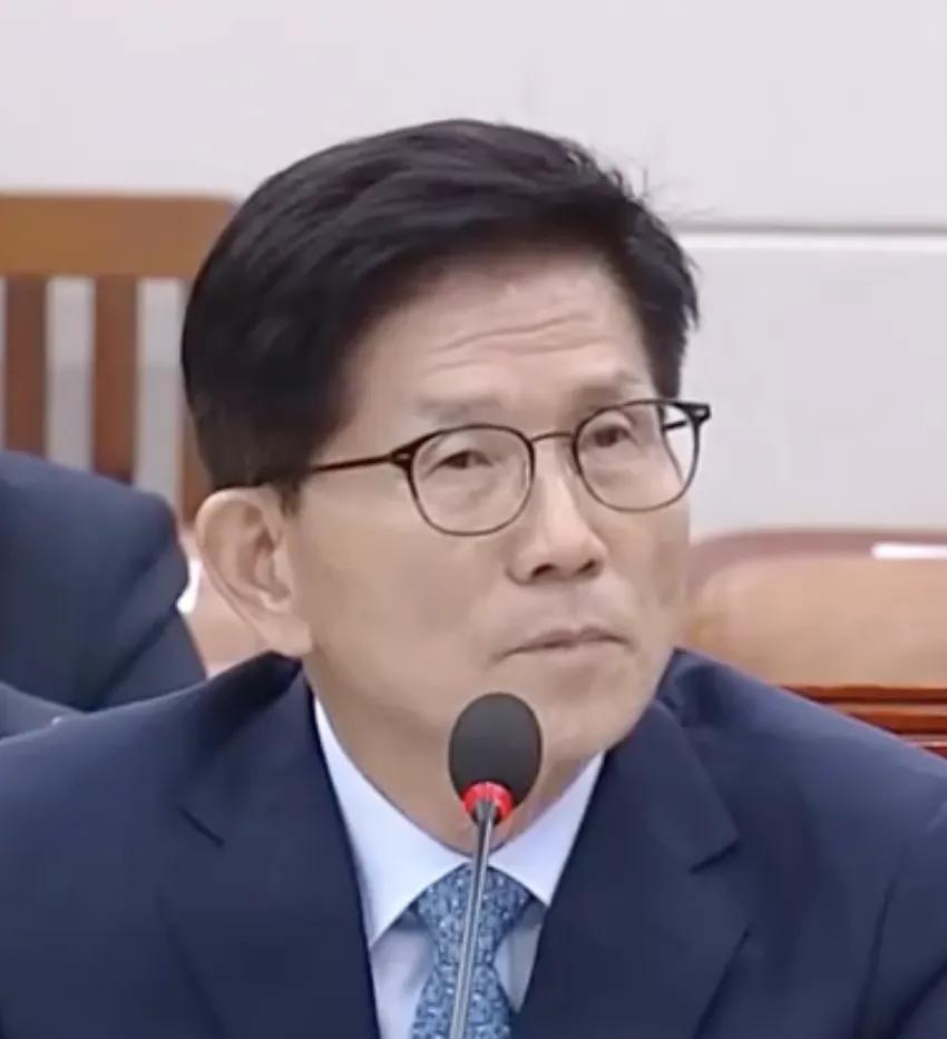 金文洙大选失利行大礼道歉，本以为他要退居幕后，结果亲信4日在社交媒体晒出他健身视