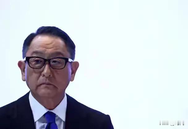 丰田章男声称中国新能源崛起霸榜完全是因为中国的汽油价格有关，他表示中国如果汽油的