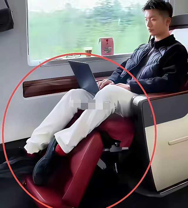 高铁装富翻车？别嘲讽，谁没强撑过体面