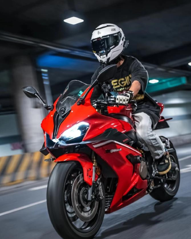 谁都没料到！荷兰阿森WSBK赛场，竟爆出天大冷门——钱江赛800RS毫无预兆突袭