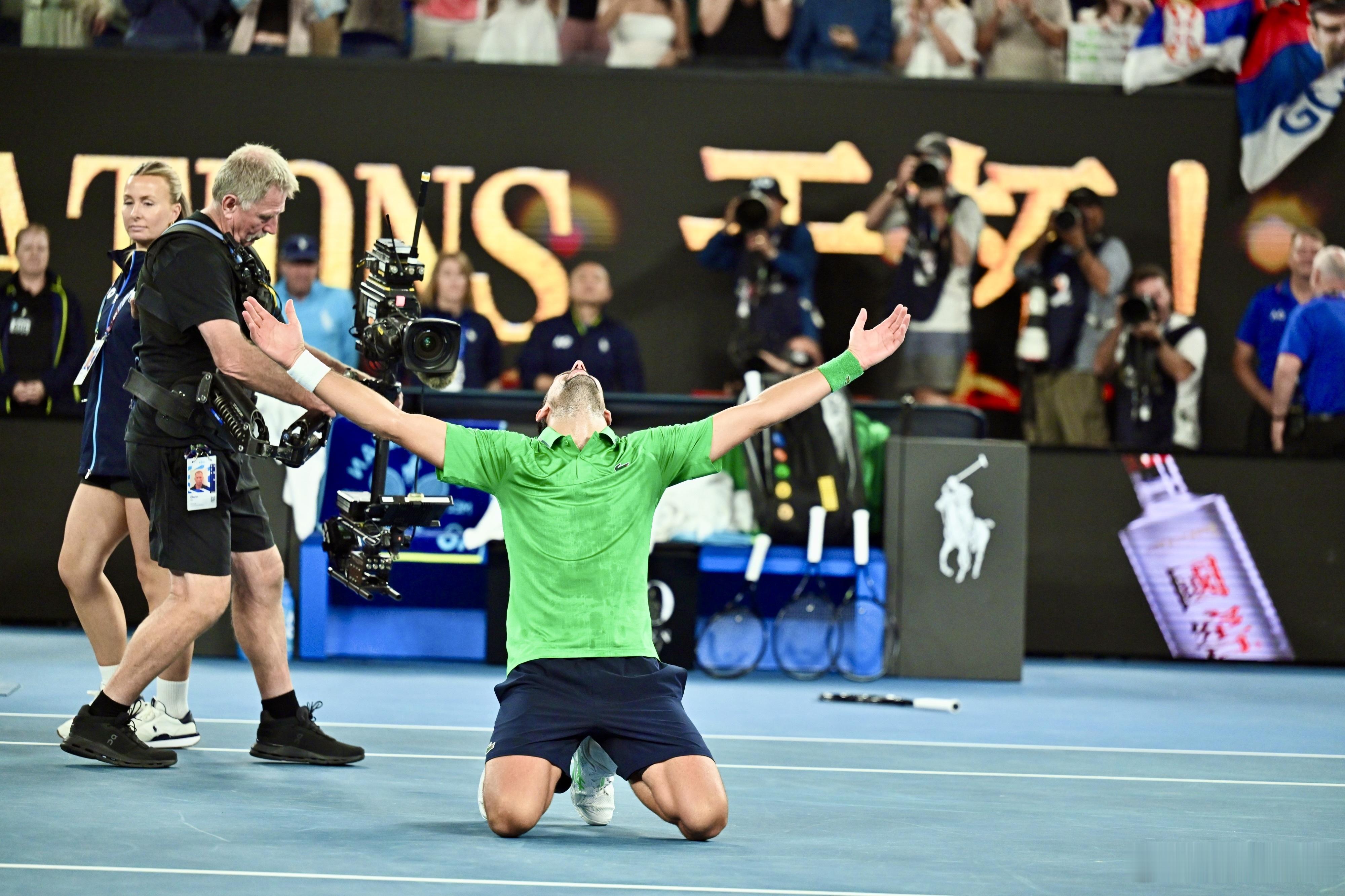 千言万语汇成一句话:大满贯决赛终于不是“辛卡决”了!感谢德约!!德约牛逼！！!“