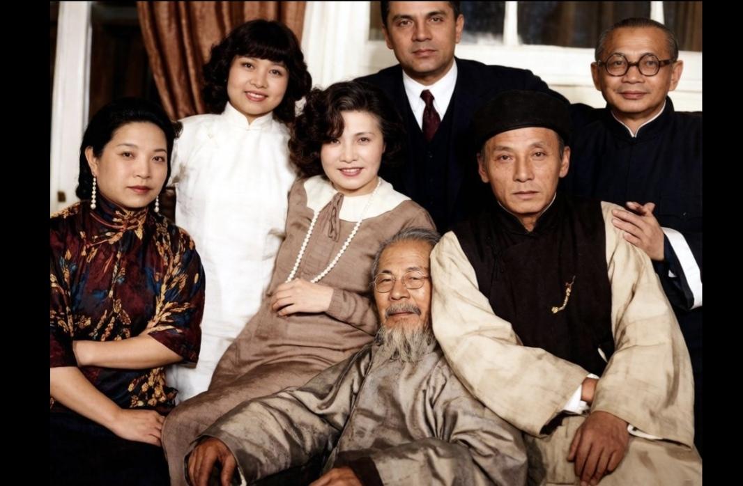 晒出那些老照片1931年3月12日，捷克画家沃伊捷赫·齐茨尔在北平举办画界雅聚沙