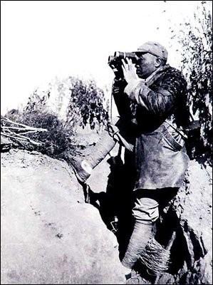 1940年百团大战打响，蒋介石知道后咬牙切齿的说：给彭德怀发嘉奖。1940年，一