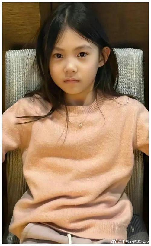 陈冠希女儿颜值热点观点﻿陈冠希9岁女儿曝光，这双腿赢麻了！网友：基因彩票头号赢