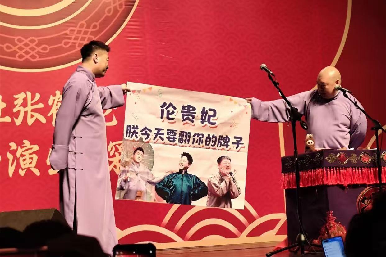 是“劳模”，还是“生产队的驴”！张鹤伦前天回归，昨天在深圳有专场，今晚在鄂尔多斯