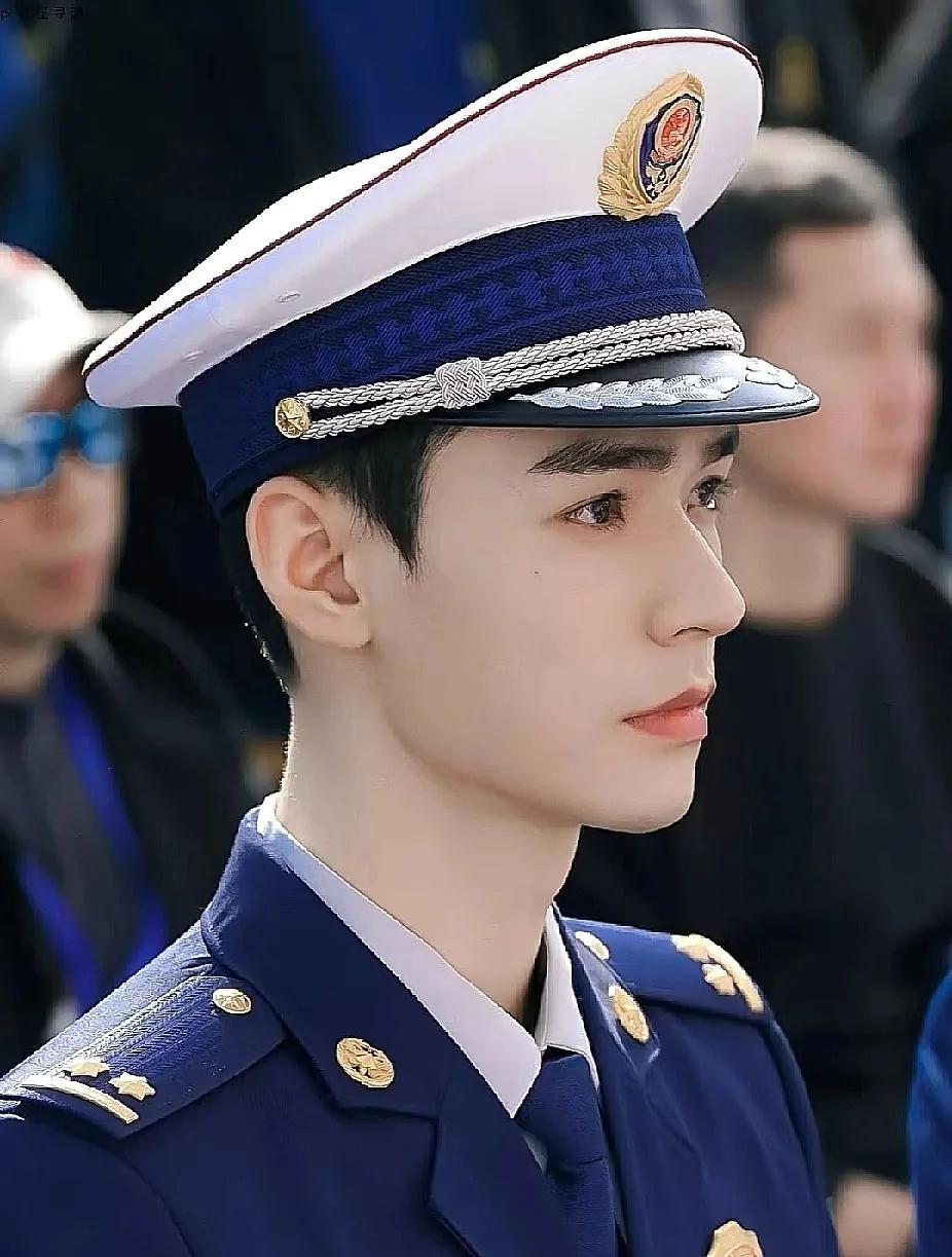 不愧是被误认为上交祖国的演员！龚俊除了唱歌“难”听以外，浑身上下没有一处缺点。