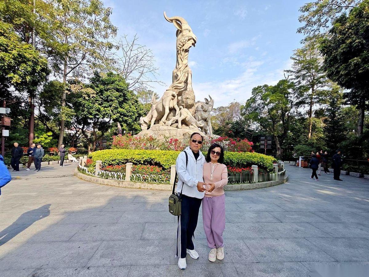 跑了一个月，跨了七个省，五千多公里。回来路上，我那猪队友老公突然给我颁了个“军